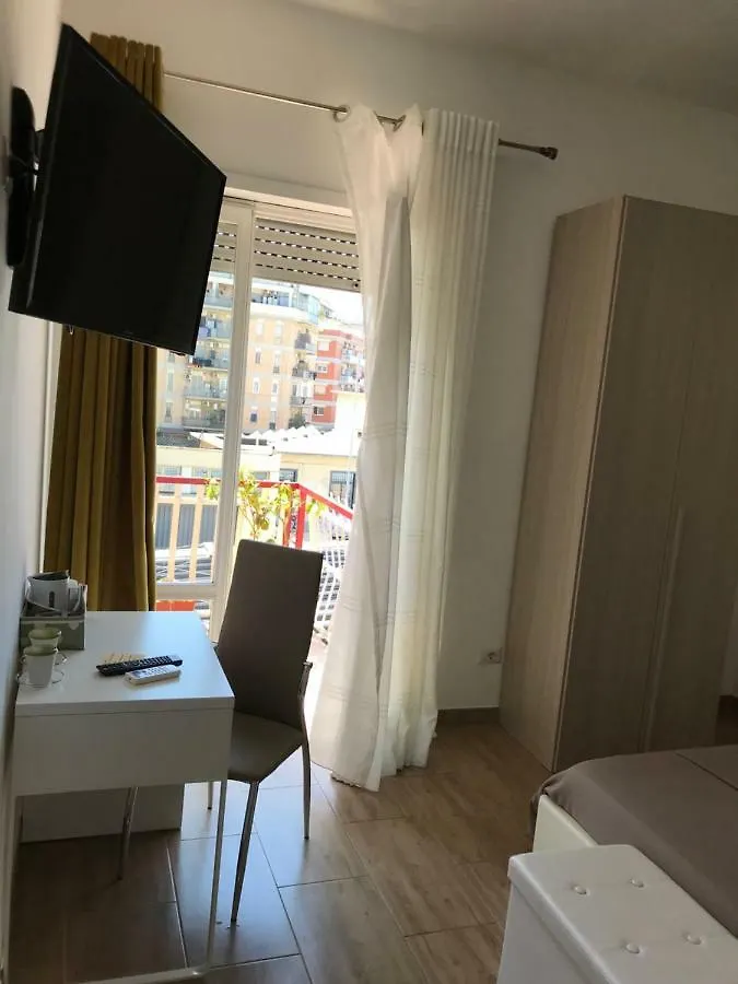 Juna'S Guest House Roma Italia